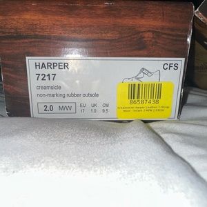 Footmate shoes for toddlers in size 2, not even worn once. In great condition.